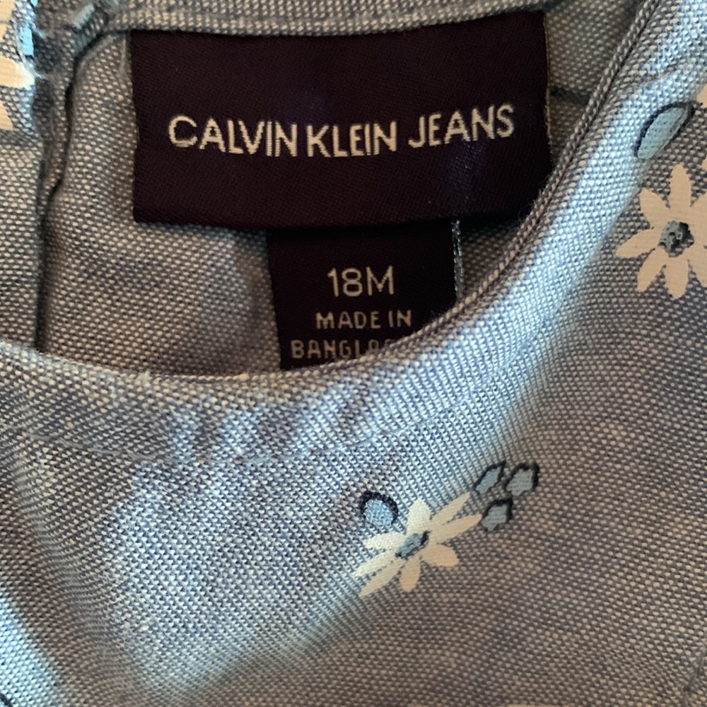 Calvin Klein - Picture 6 of 6